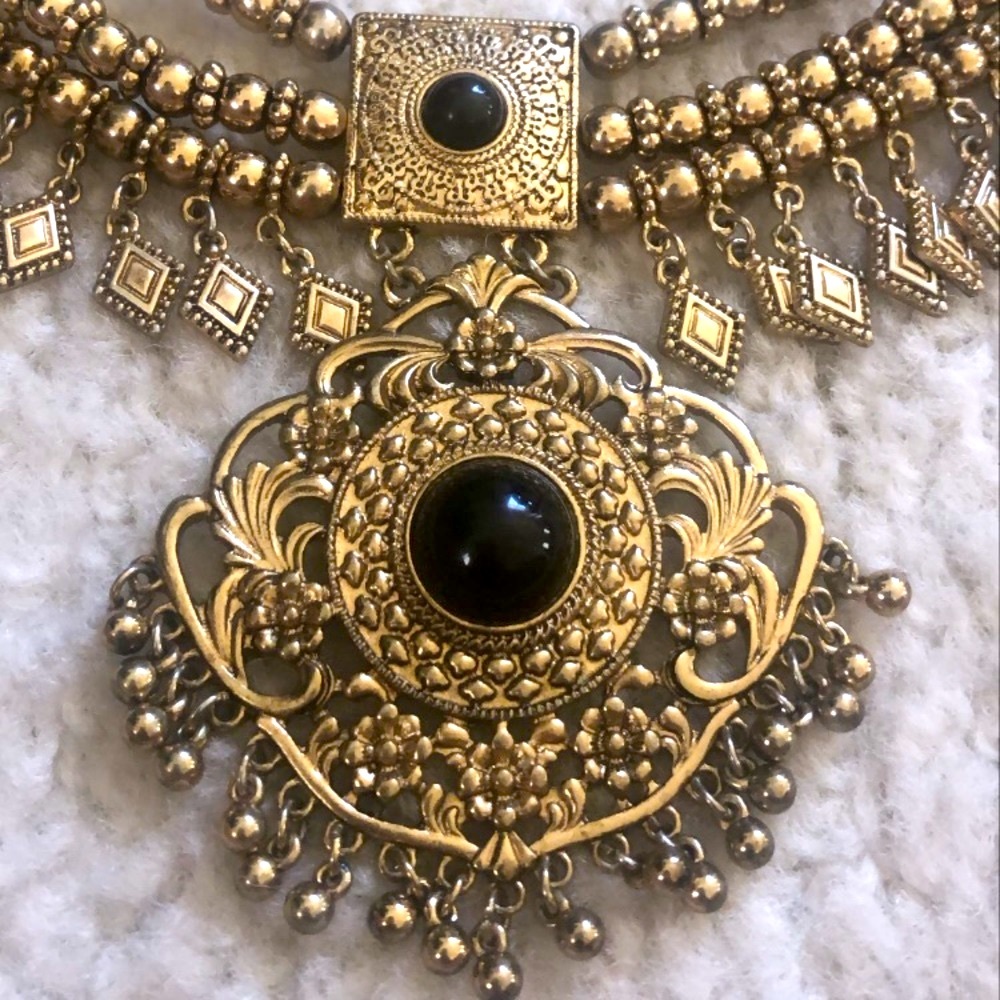 A luxury vintage necklace